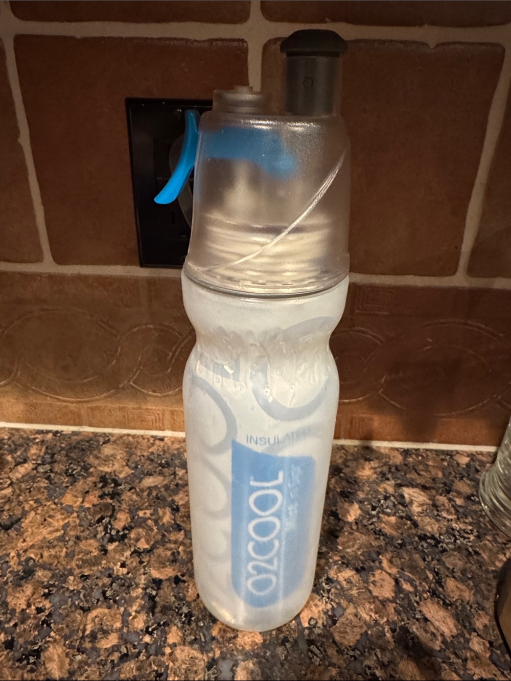 O2COOL Insulated Mist 'N Sip 2-in-1 sports water bottle